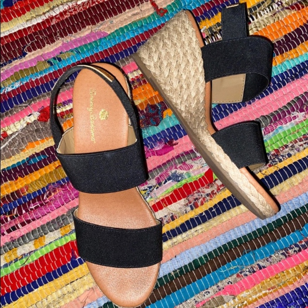 Tommy Bahama wedges in black 🖤
